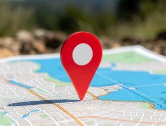 Dominando la geolocalización: Mejore la visibilidad de las búsquedas con IA