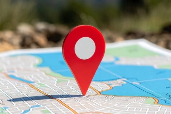 Dominando la geolocalización: Mejore la visibilidad de las búsquedas con IA